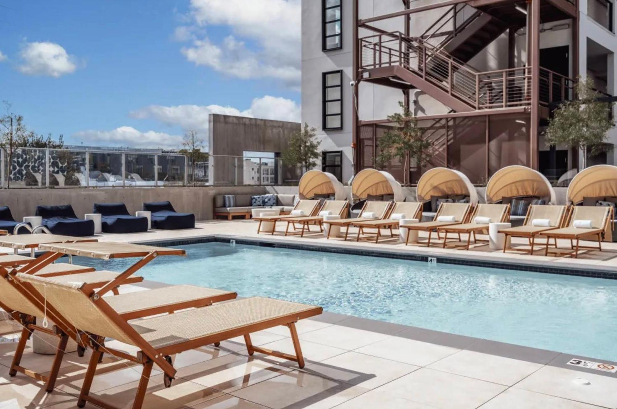 Compass Luxury Living Hotel cápsula Los Angeles
