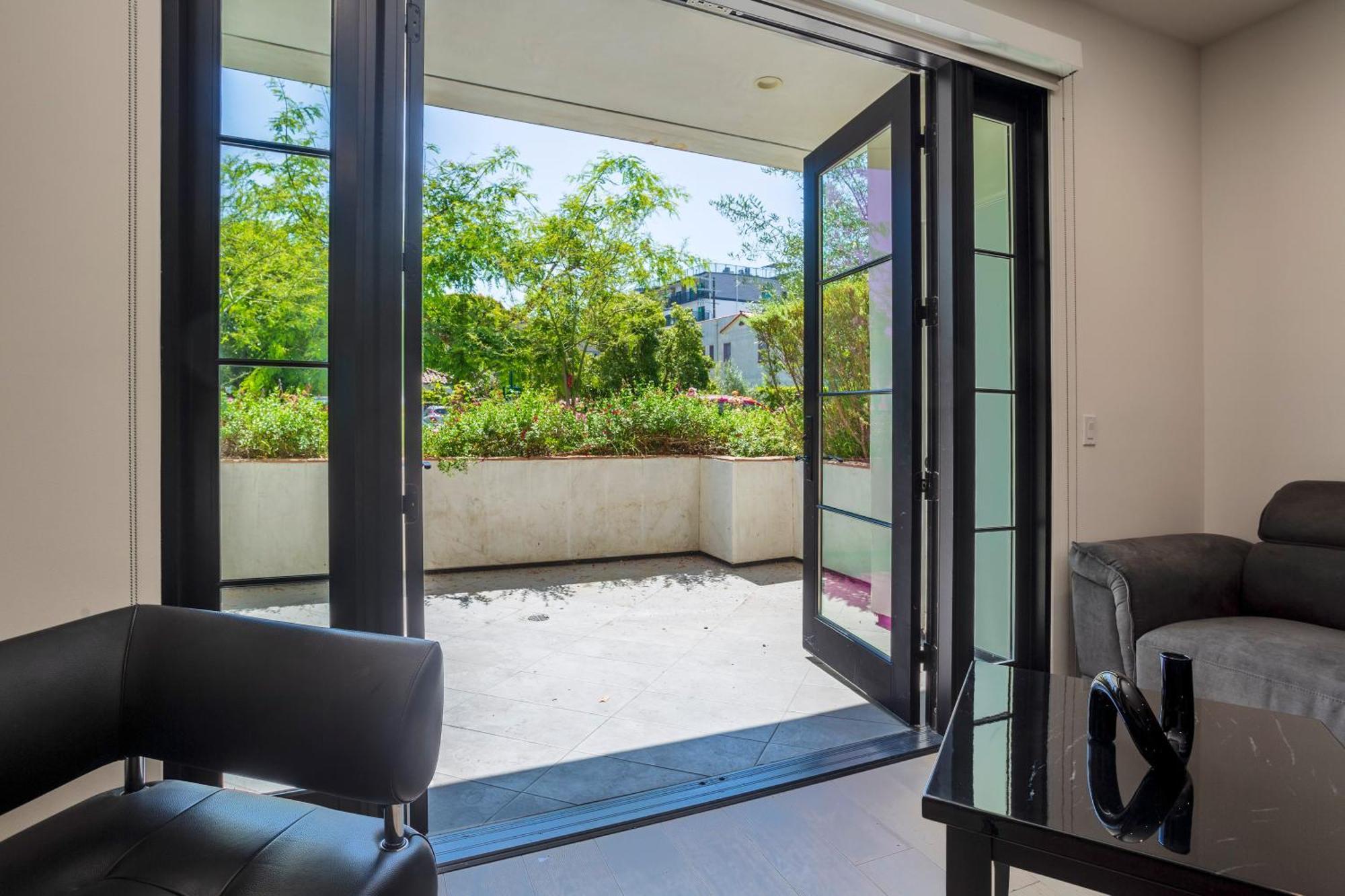 Compass Luxury Living Los Angeles