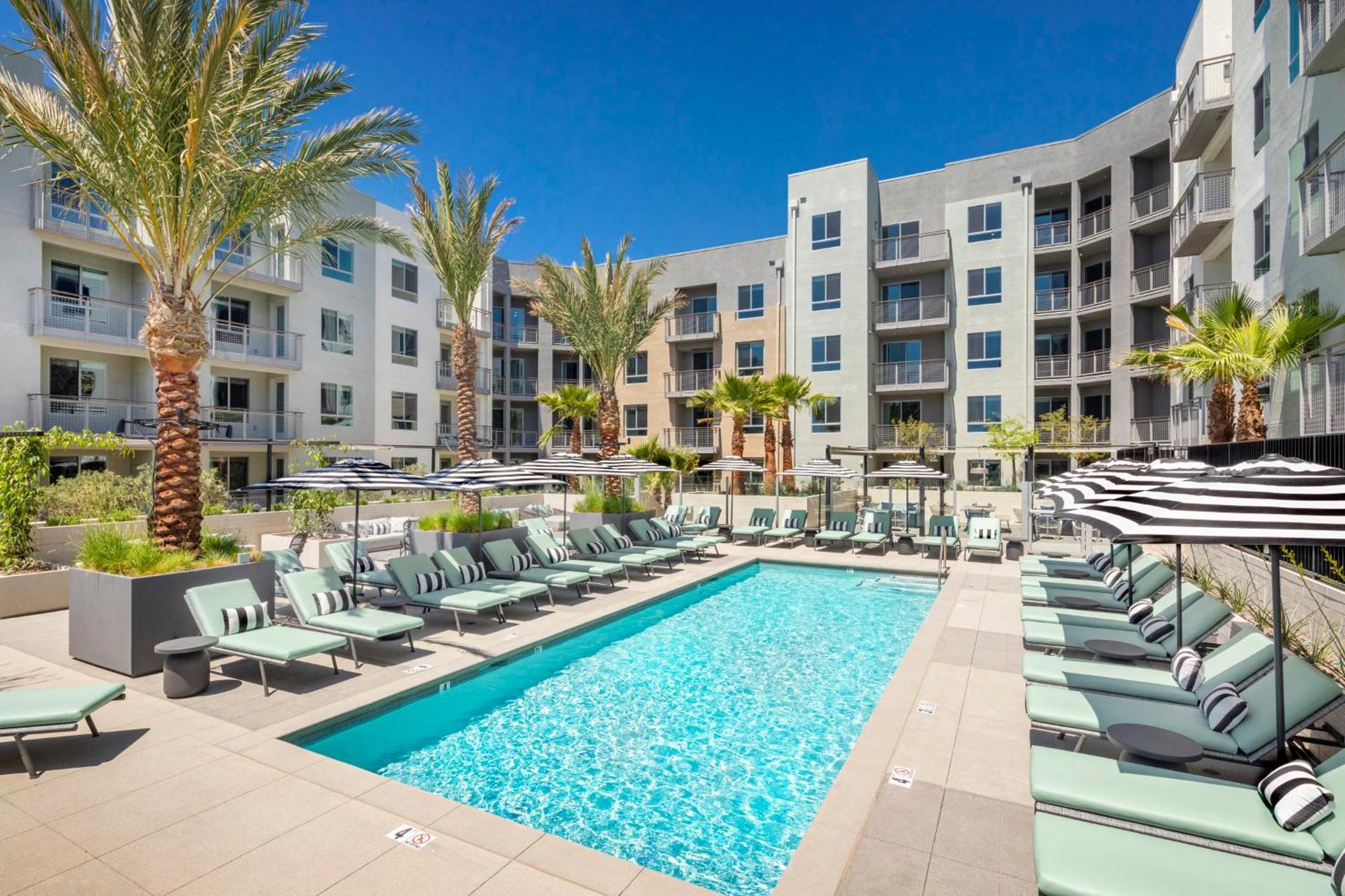 Compass Luxury Living Hotel cápsula Los Angeles